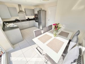 Cuddington Grove Rossmore